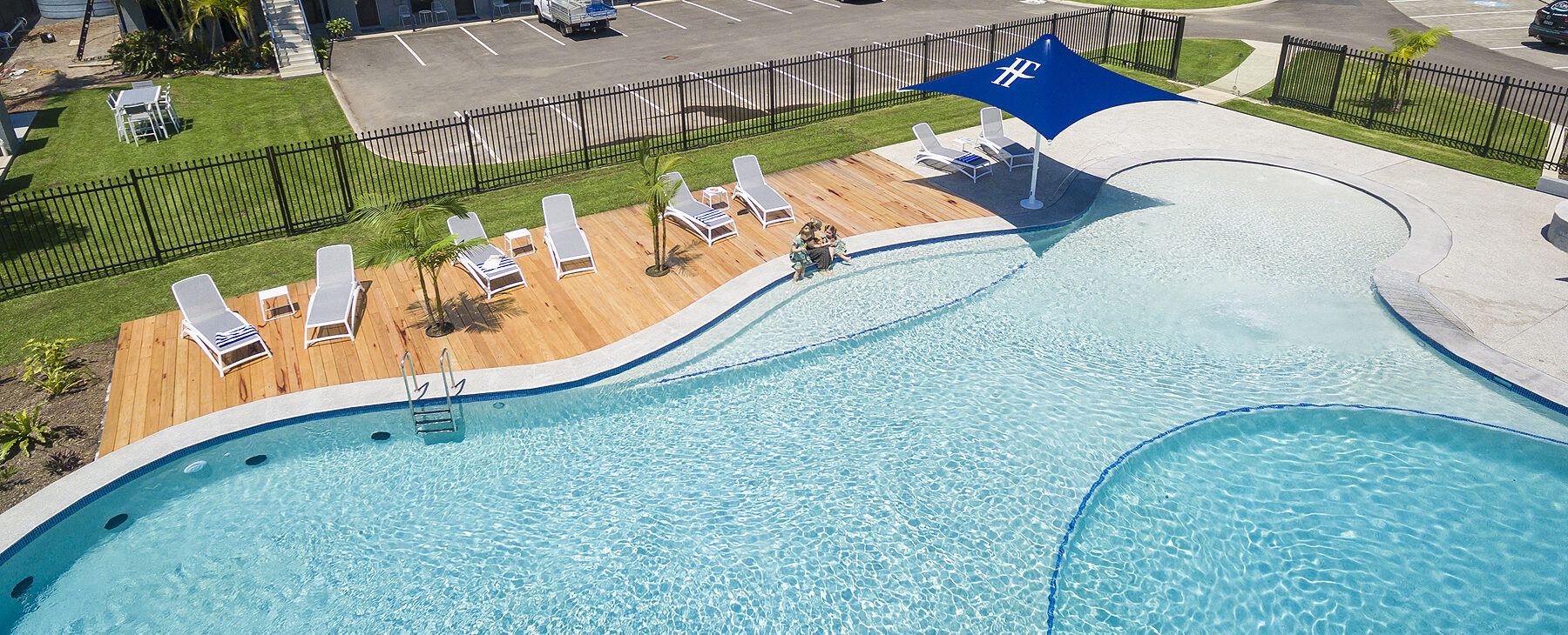 Photo of pool using Kirra Blue Glass Pebble